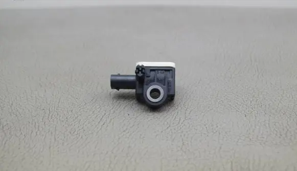Mercedes-Benz B W246 W242 Airbag deployment crash/impact sensor A1668210151