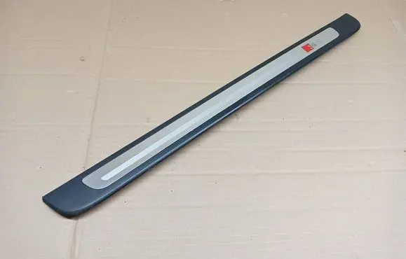 Front sill trim cover