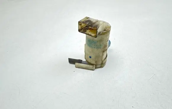 Nissan X-Trail T30 Windscreen/windshield washer pump 2224624A