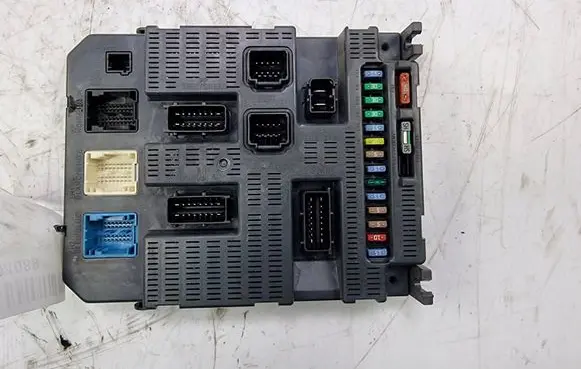 Peugeot 308 Fuse box set 9663798180