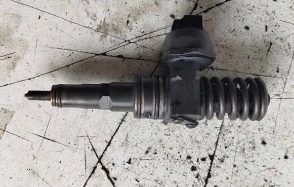 Volkswagen Sharan Fuel injector 038130073AK