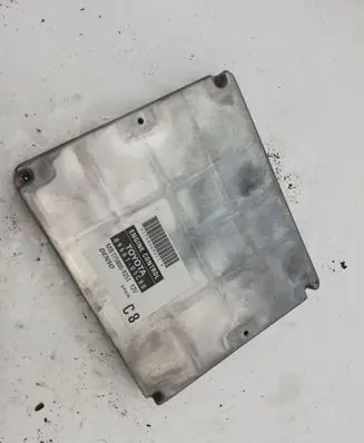 Toyota Avensis T250 Engine control unit/module 8966105C80 MB1758009251