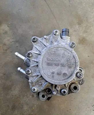 Volkswagen Touran I Vacuum pump 03G145209