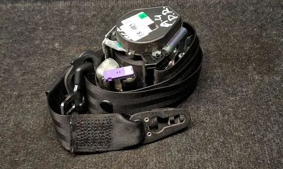 Audi A4 S4 B7 8E 8H Front seatbelt 8E0857706F