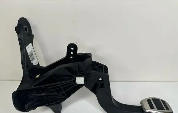Peugeot 2008 II Clutch pedal 9824262180