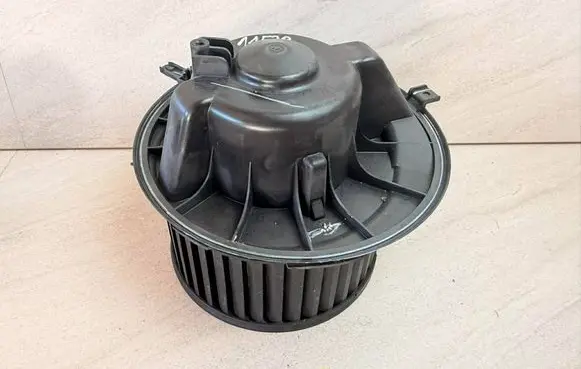 Volkswagen Jetta VI Heater fan/blower 1K1820015D