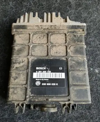 Volkswagen Golf III Engine control unit/module 0261200750