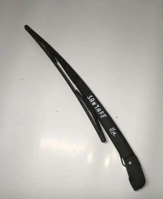 Rear wiper blade arm