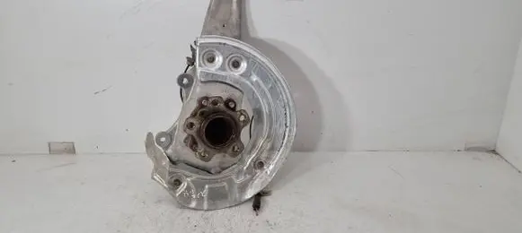 BMW 5 G30 G31 Front wheel hub 6884382