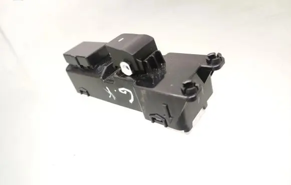 Hyundai Tucson TL Electric window control switch 935780D3031 TPR06