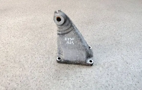 Engine mount bracket
