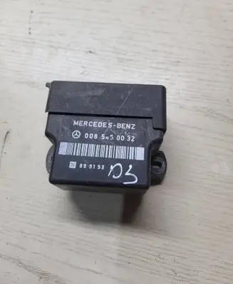Mercedes-Benz Vito Viano W639 Glow plug pre-heat relay 0085450032 899153