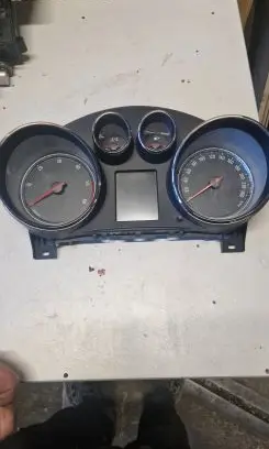 Opel Insignia A Speedometer (instrument cluster) 12844138