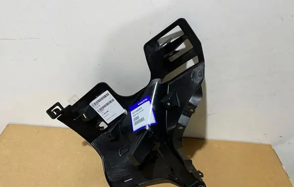 Volvo XC40 Front bumper mounting bracket 32136093