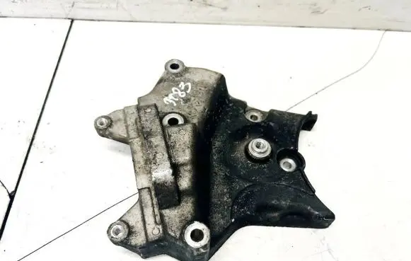 Opel Astra H Engine mounting bracket