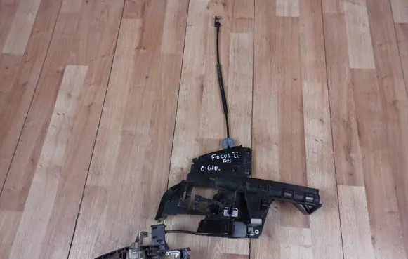 Ford Focus Rear door lock 4M5AR26412BE