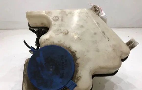 Windshield washer fluid reservoir/tank