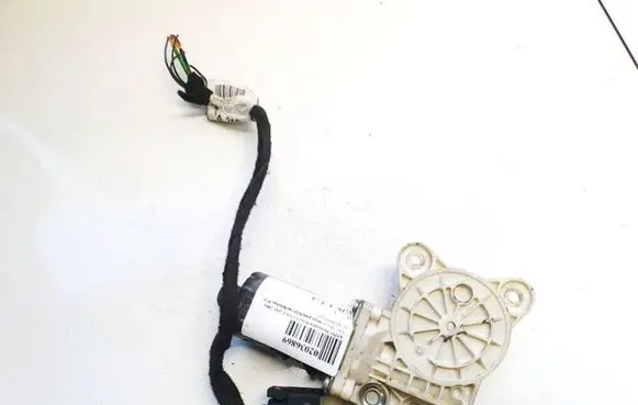 Mercedes-Benz CLS C219 Front door window regulator motor 0130821432