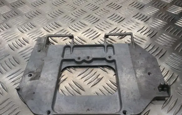 Mercedes-Benz E W210 Other engine bay part A2105400373