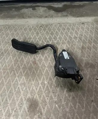 Seat Alhambra (Mk1) Accelerator throttle pedal 6PV00777003 7M1721603A 98VW9F836AB