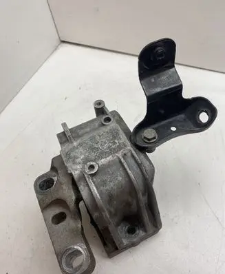 Volkswagen PASSAT CC Engine mount bracket 1K0199262M