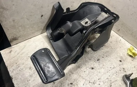 Mercedes-Benz E W211 Brake pedal A2116840918