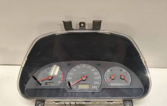 Volvo S40, V40 Speedometer (instrument cluster) 30858334 3883040A