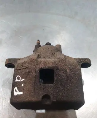 Mitsubishi Lancer VIII Front brake caliper