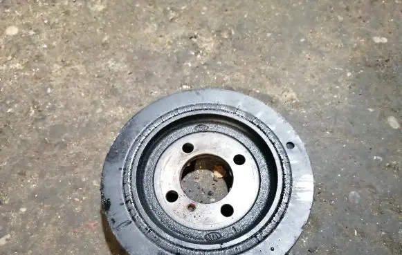 KIA Carens I Crankshaft pulley