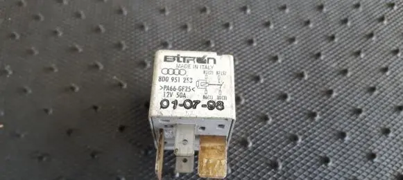 Volkswagen PASSAT B5.5 Other relay 8D0951253 370