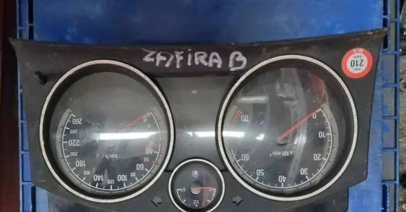 Opel Zafira B Speedometer (instrument cluster) 13308967WJ