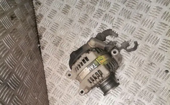 Toyota Avensis T270 Generator/alternator 1042104771
