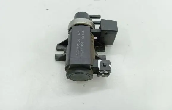 BMW 3 E46 Vacuum valve 2247906