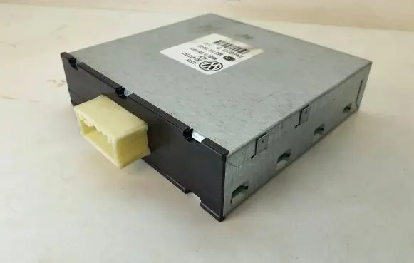 Volkswagen Tiguan Power management control unit 1K0919041 8ES01015300