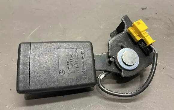 Mercedes-Benz B W246 W242 Rear seatbelt buckle A2468603169