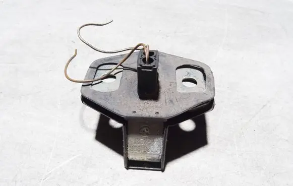 BMW 5 E39 Front door lock loop/hook striker 8176350