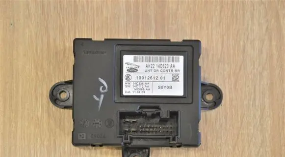 Jaguar XF X250 Door control unit/module AH2214D620