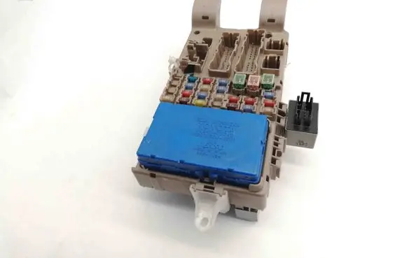 Toyota Corolla E120 E130 Central body control module 6264102040