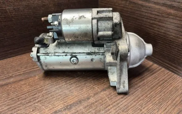 Renault Trafic II (X83) Starter motor 8200628430A