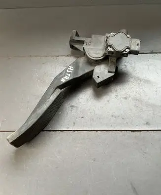 Accelerator throttle pedal
