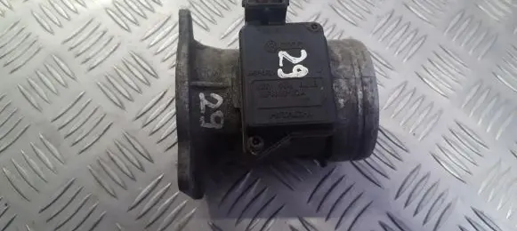 Audi A4 S4 B5 8D Mass air flow meter 037906461b afh60-10a