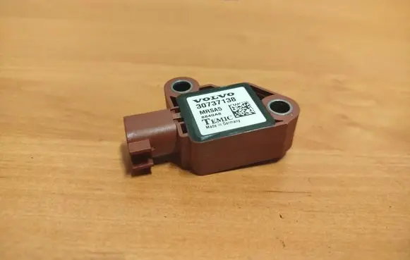 Volvo C30 Airbag deployment crash/impact sensor 30737138 MRSA5 8840A8