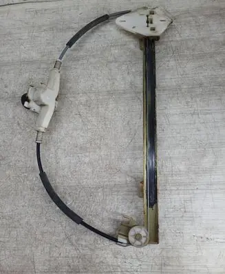 Rear door manual window regulator