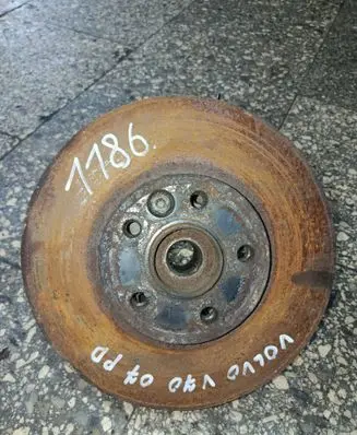 Volvo V70 Front wheel hub