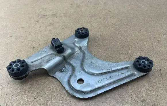 BMW 5 F10 F11 ABS pump bracket 6797679 34516786873 6786873