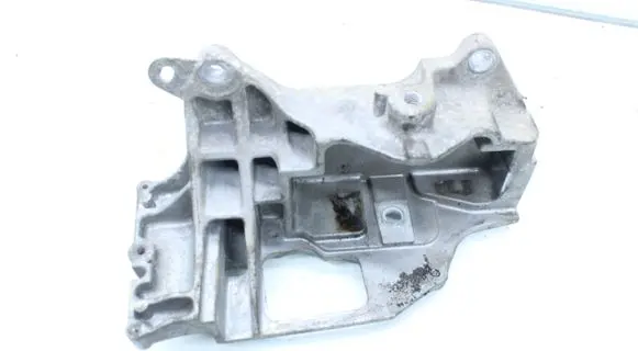 Nissan Juke I F15 Engine mounting bracket