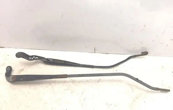 Peugeot 806 Front wiper blade arm