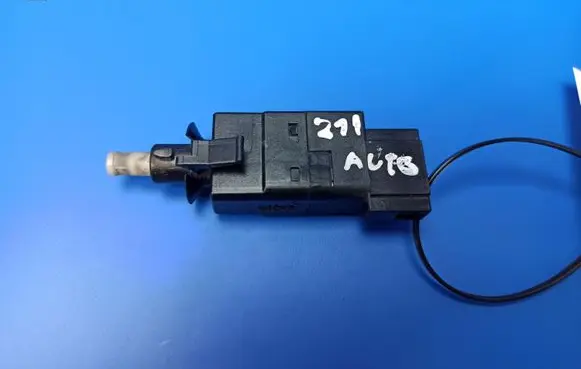 Mercedes-Benz E W211 Brake pedal sensor switch 0015454009