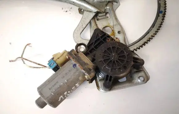 Mercedes-Benz ML W163 Front door window regulator motor 9137041105 119151-101
