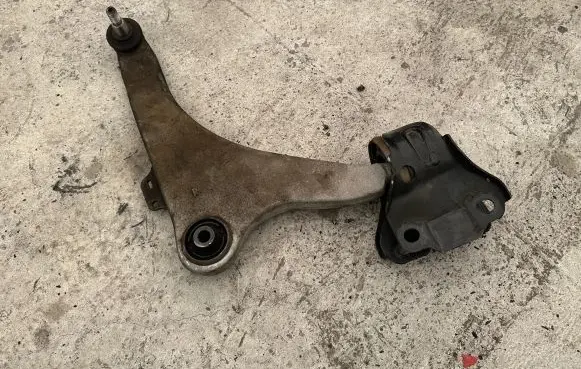Volvo V60 Front lower control arm/wishbone